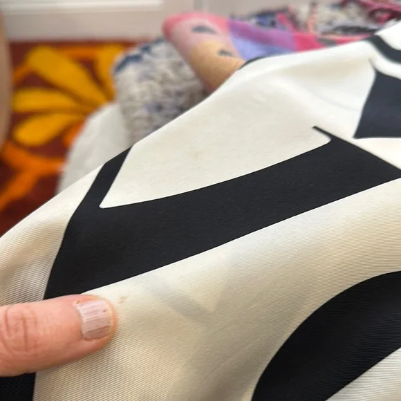 Vintage Valentino! Logomania black and white Blouse with detached tie/scarf - Picture 11 of 12